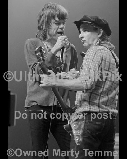 Photo of David Johansen and Sylvain Sylvain in concert in 2008 by Marty Temme