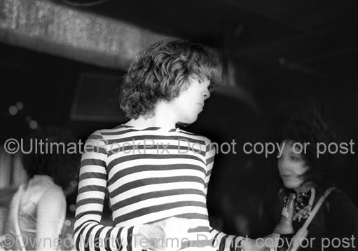 Photo of singer David Johansen of New York Dolls in concert in 1974 by Marty Temme