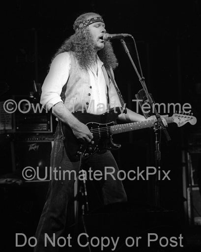 Photo of Hughie Thomasson of The Outlaws in concert in 1980 by Marty Temme
