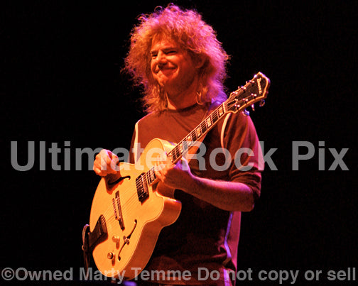 Photo of jazz guitar player Pat Metheny in concert by Marty Temme