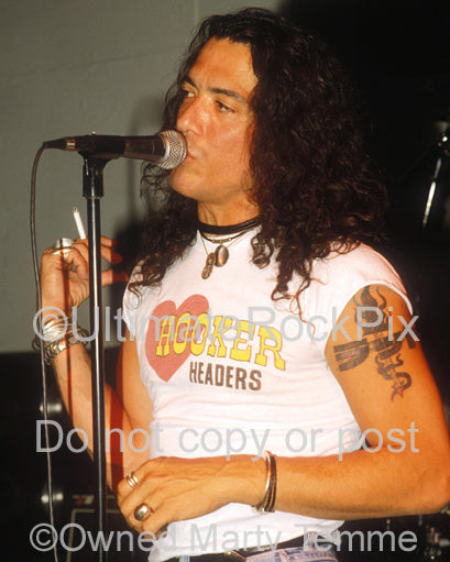 Photo of singer Stephen Pearcy of Ratt in concert in 1991 by Marty Temme
