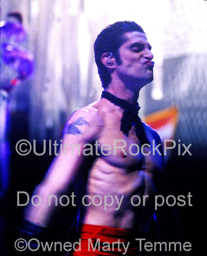 Photo of Perry Farrell of Janes Addiction performing in concert by Marty Temme