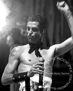 Photo of singer Perry Farrell of Janes Addiction in concert in 2001 by Marty Temme