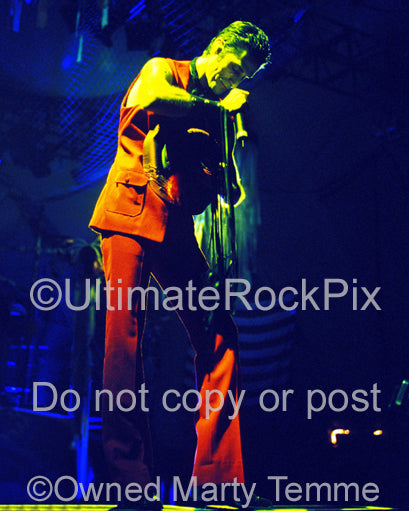 Photo of singer Perry Farrell of Janes Addiction in concert in 2001 by Marty Temme