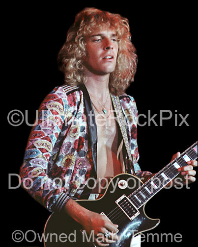 Photo of Peter Frampton playing a Les Paul in concert in 1974 by Marty Temme
