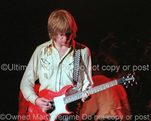 Photo of James Honeyman Scott of The Pretenders in concert in 1981 by Marty Temme