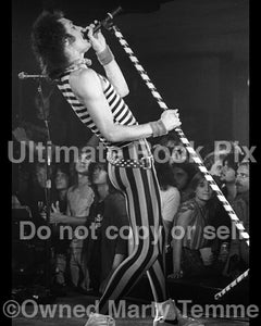 Photo of Kevin DuBrow of Quiet Riot in concert in 1983 by Marty Temme