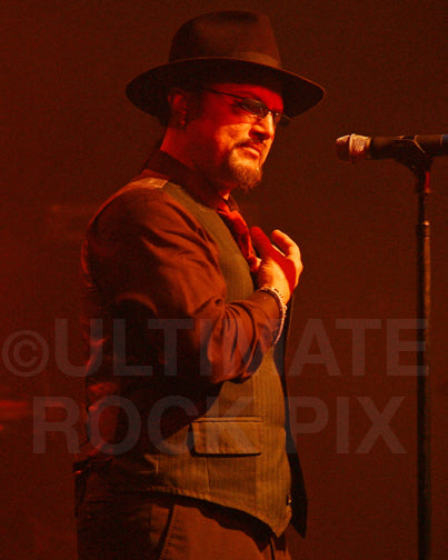 Photo of Geoff Tate of Queensryche in concert by Marty Temme