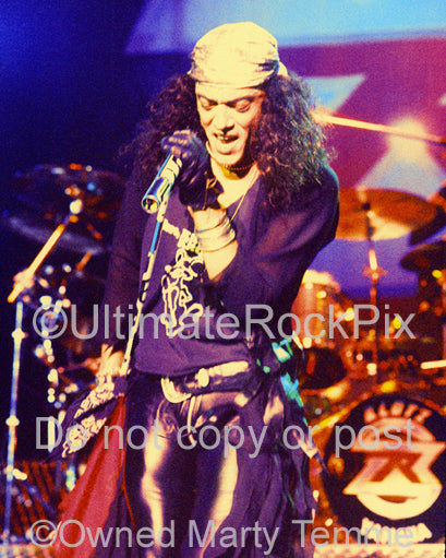 Photo of singer Stephen Pearcy of Ratt in concert in 1988 by Marty Temme