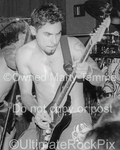 Photo of Dave Navarro of The Red Hot Chili Peppers in 1994