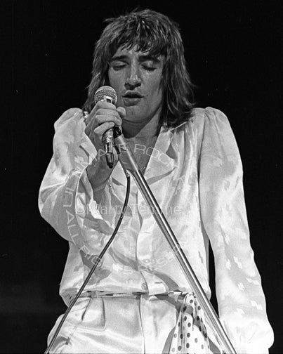 Photo of singer Rod Stewart of Faces in concert in 1974 by Marty Temme