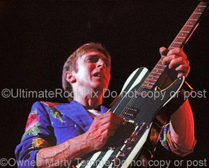 Photo of Mick Ronson of Ian Hunter playing a Telecaster in 1981 by Marty Temme
