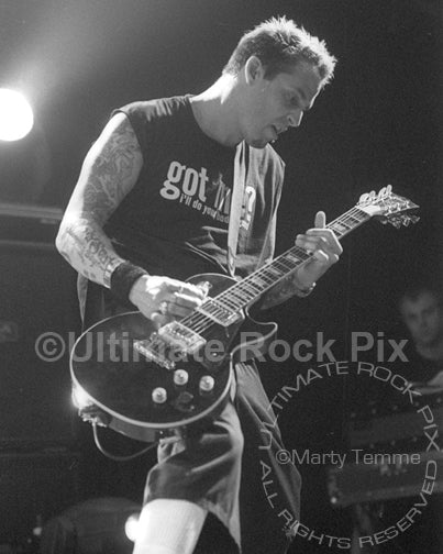 Photo of guitar player Chris D'Abaldo of Saliva in concert in 2003 by Marty Temme