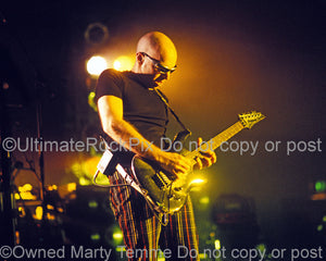 Photo of guitarist Joe Satriani in concert in 1998 by Marty Temme