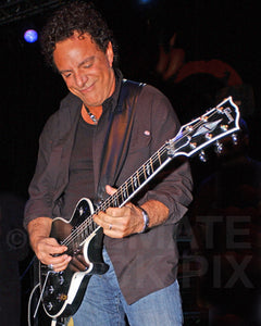 Photo of guitar player Neal Schon of Journey in 2006 by Marty Temme