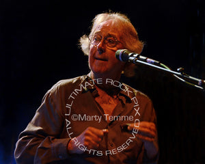 Photo of musician Spencer Davis in concert by Marty Temme