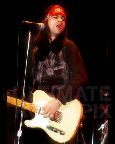 Photo of Ron Yocom of Sea Hags in concert in 1989 by Marty Temme