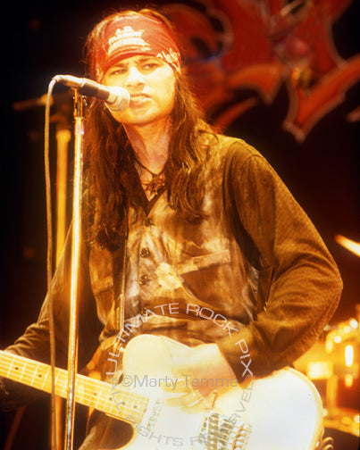 Photo of guitarist Ron Yocom of Sea Hags playing a left-handed Fender Telecaster in concert in 1989 by Marty Temme