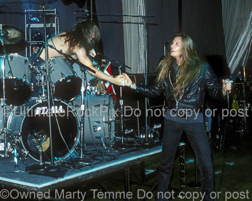 Photo of Lars Ulrich of Metallica and Sebastian Bach of Skid Row in 1990