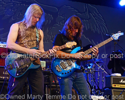 Photo of Steve Morse and Dave LaRue in concert by Marty Temme