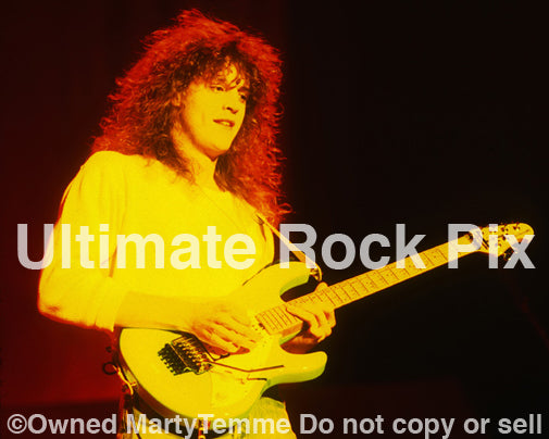 Photo of guitarist Lincoln Brewster performing with Steve Perry in concert in 1994 by Marty Temme