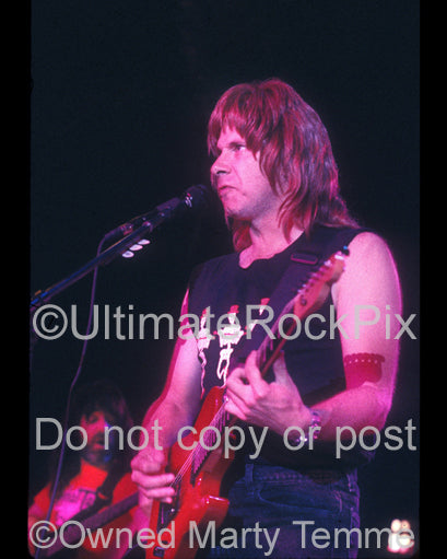Photo of Nigel Tufnel in concert with Spinal Tap in 1992 by Marty Temme