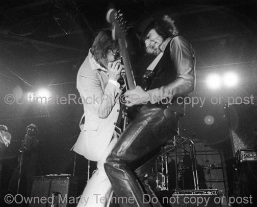 Photo of Southside Johnny and Steven Van Zandt in concert in 1977 by Marty Temme