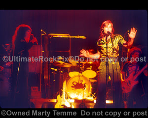 Photo of Grace Slick and Marty Balin of Jefferson Starship in concert in 1975 by Marty Temme