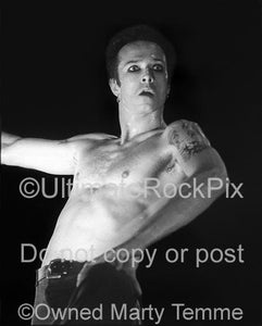 Black and White Photos of Singer Scott Weiland of Stone Temple Pilots and Velvet Revolver in Concert by Marty Temme