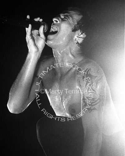 Black and white photo of Scott Weiland of Stone Temple Pilots onstage by Marty Temme