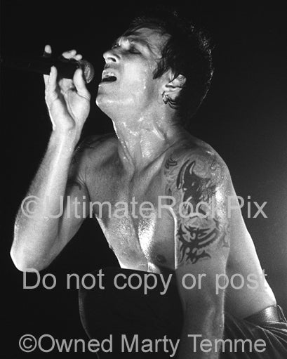 Black and white photo of Scott Weiland of Stone Temple Pilots in concert by Marty Temme