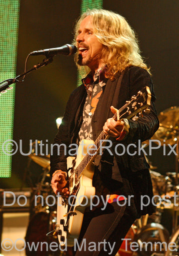 Photo of Tommy Shaw of Styx playing a Gibson 335 in concert by Marty Temme