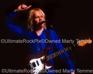 Photo of guitarist James "JY" Young of Styx in concert by Marty Temme