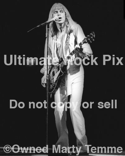 Photo of Tommy Shaw of Styx in concert in 1978 by Marty Temme