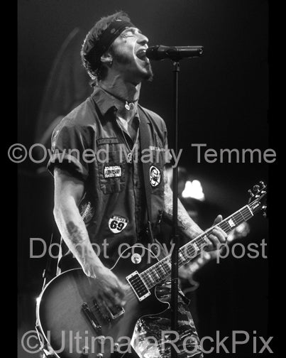 Black and white photo of Sully Erna of Godsmack in concert by Marty Temme