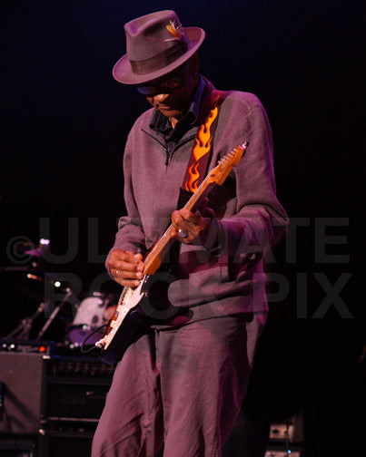 Photo of Hubert Sumlin playing his Stratocaster in concert by Marty Temme