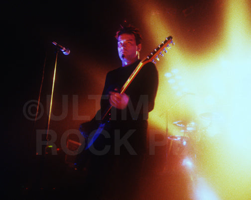 Photo of Mark Eliopulos of Stabbing Westward in concert in 1995 by Marty Temme