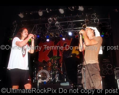 Photo of Chris Cornell and Eddie Vedder of Temple of the Dog singing together in 1991 by Marty Temme