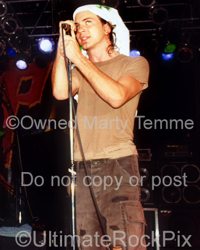 Photo of Eddie Vedder of Temple of the Dog in concert in 1991 by Marty Temme