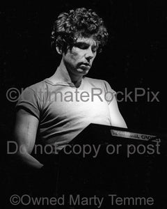 Photo of Jerry Harrison of Talking Heads performing onstage in 1979 by Marty Temme
