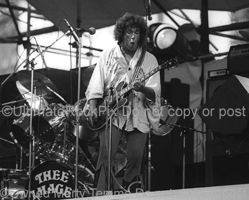 Photo of Mike Pinera of Thee Image in concert in 1974 by Marty Temme