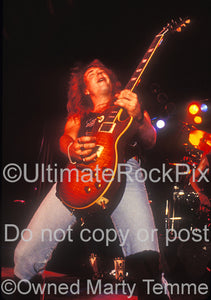 Photo of Ben Matthews of Thunder in concert in 1991 by Marty Temme