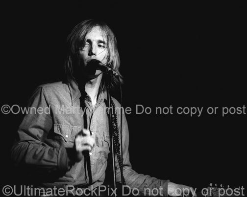 Photo of Tom Petty performing in concert in 1978 by Marty Temme