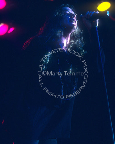 Photo of Anthony Corder of Tora Tora in concert in 1992 by Marty Temme