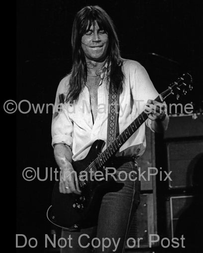 Photo of guitar player Pat Travers in concert in 1979 by Marty Temme