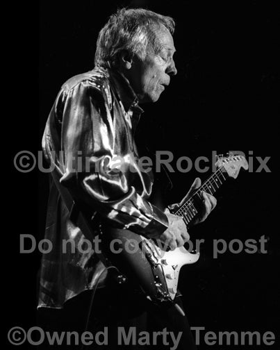 Black and white photo of Robin Trower performing in concert in 1999 by Marty Temme