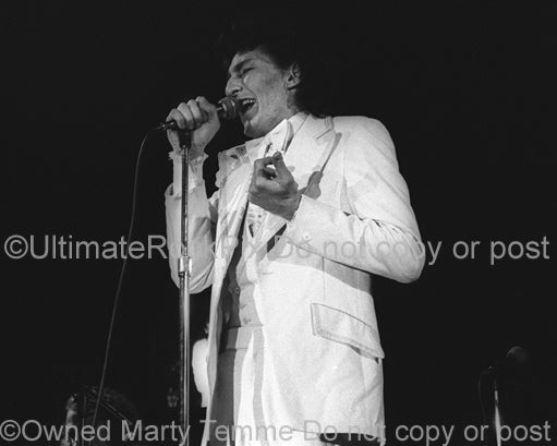 Photo of Fee Waybill of The Tubes in concert in 1975 by Marty Temme