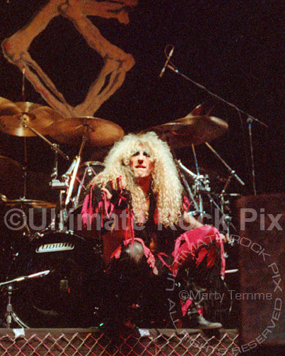 Photo of Dee Snider of Twisted Sister in concert in 1986 by Marty Temme