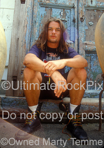 Photo of Whitfield Crane of Ugly Kid Joe during a photo shoot in 1992 by Marty Temme