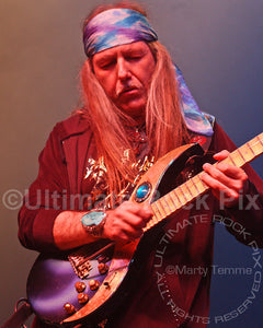 Photo of Uli Jon Roth performing in concert in 2008 by Marty Temme